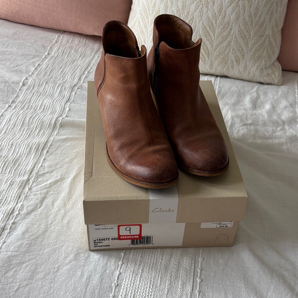 Clarks Women's Brown Chukka Boots
